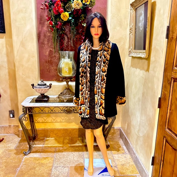 Beautiful St John Collection Knitted Sweater - Picture 6 of 6